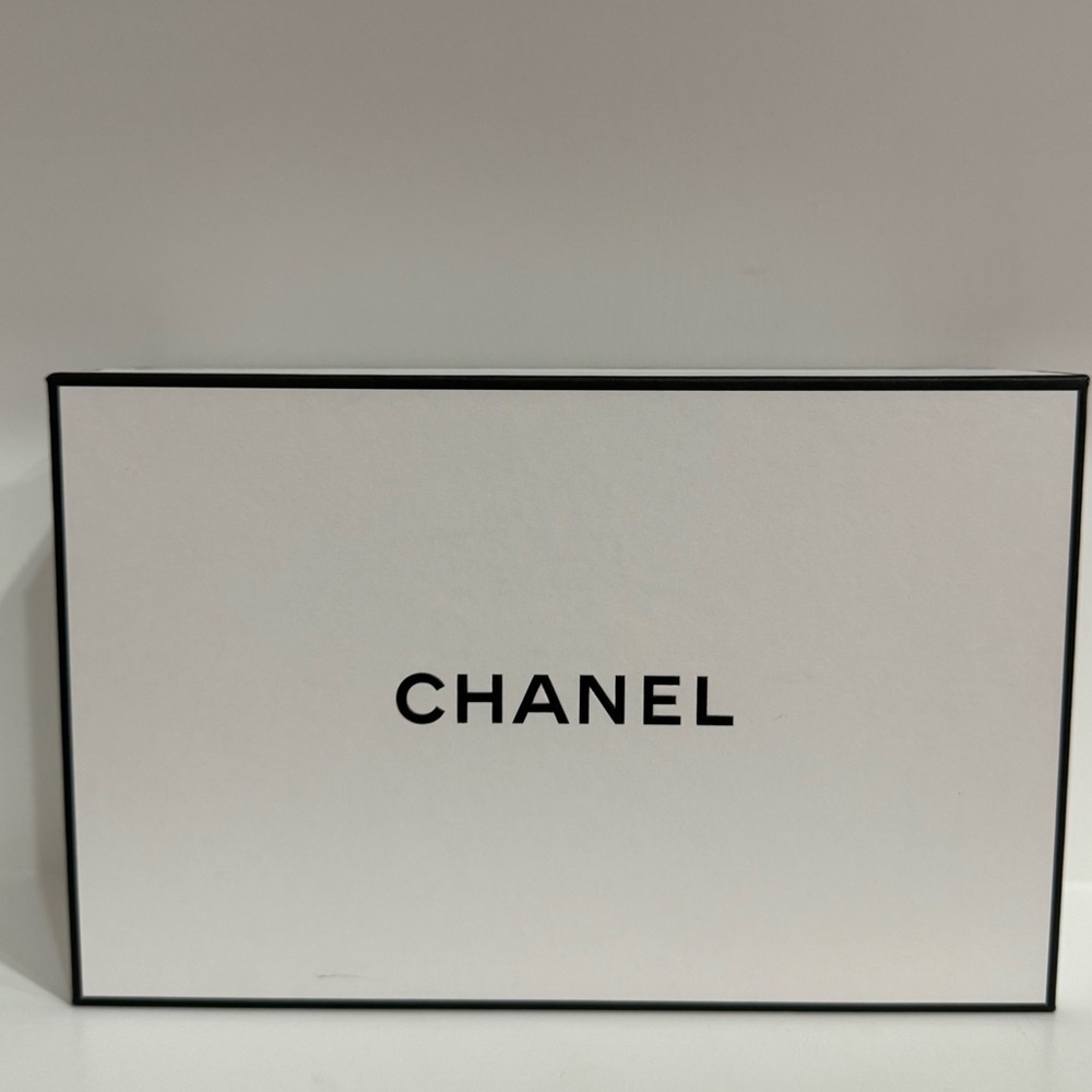 Chanel Gift Box - Picture 14 of 15